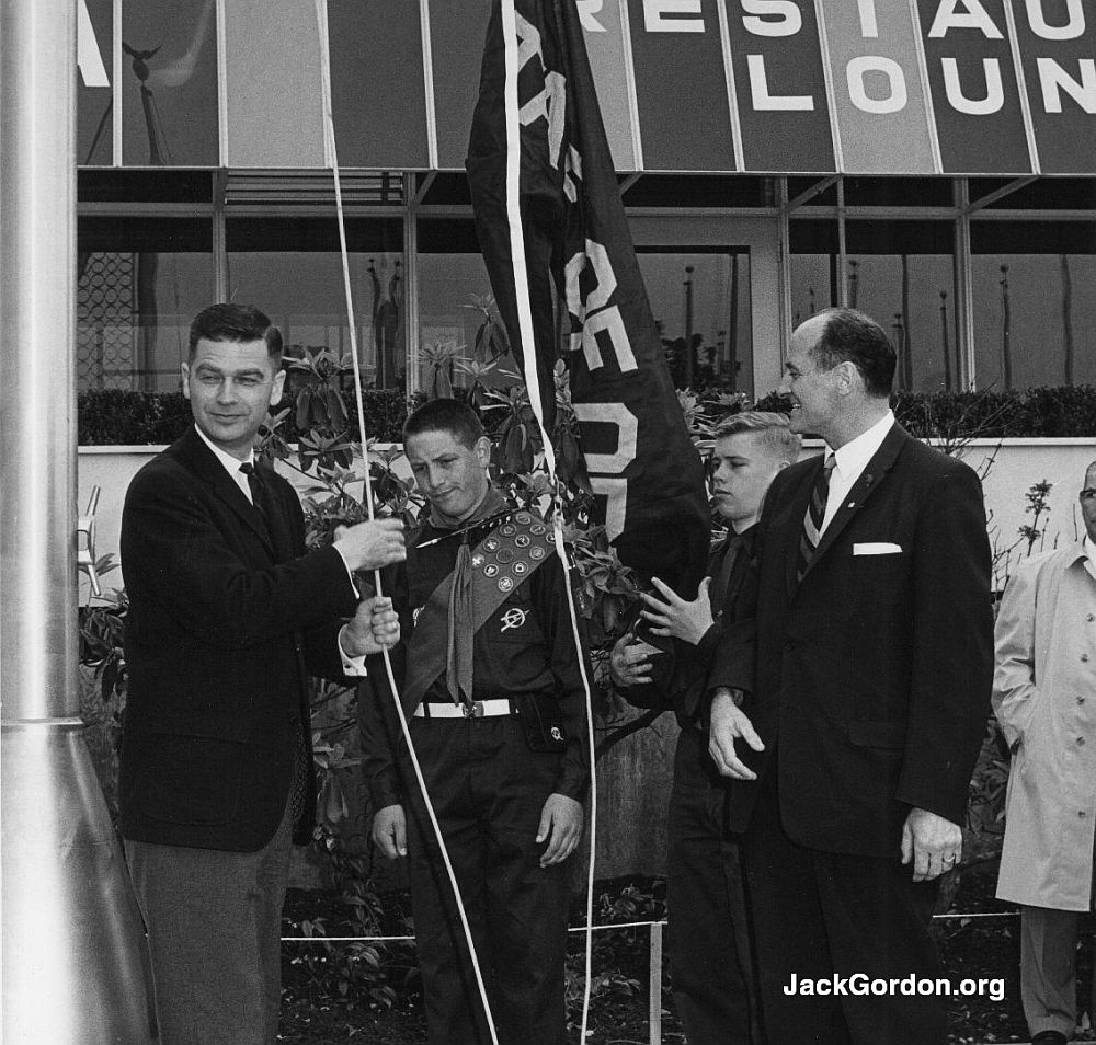 Washington Governor Albert D. Rosellini and Oregon Governor Mark O. Hatfield. Please credit JackGordon.org