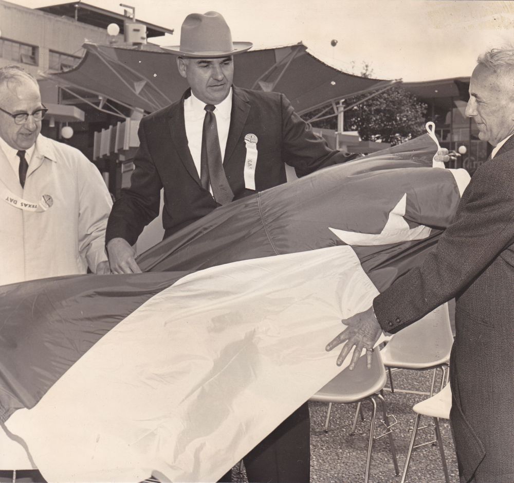 Texas Governor Price Daniel and Chairman Leo Weisfield.