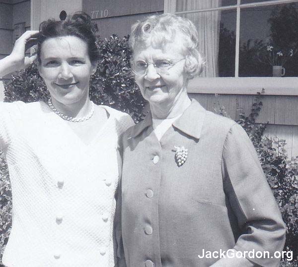 Roberta Gordon and her mom, 1966. Photo from JackGordon.org