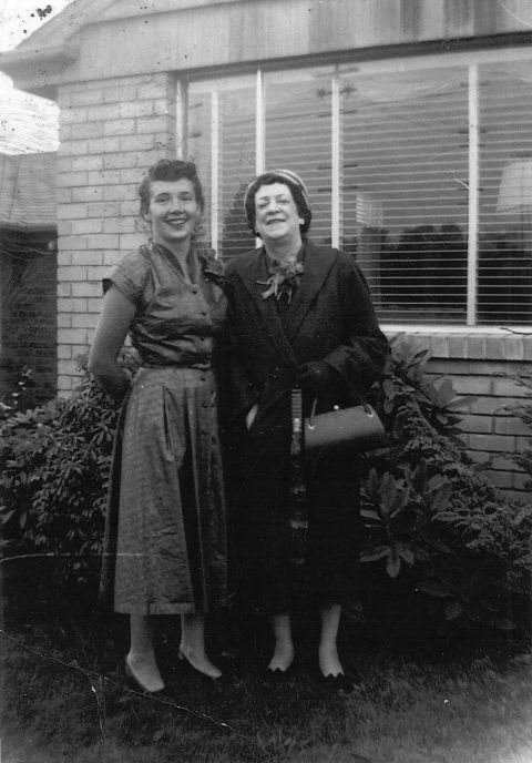 Roberta and Mabel Gordon. Photo from JackGordon.org